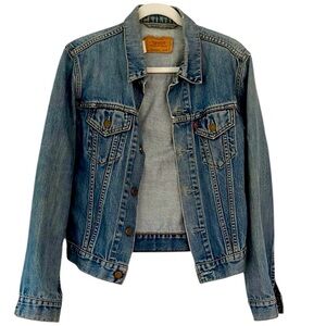 Levi’s Girls Jacket Sz Medium. Women’s Small